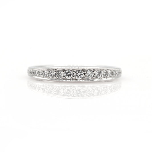 18k White Gold Diamond Graduated Band