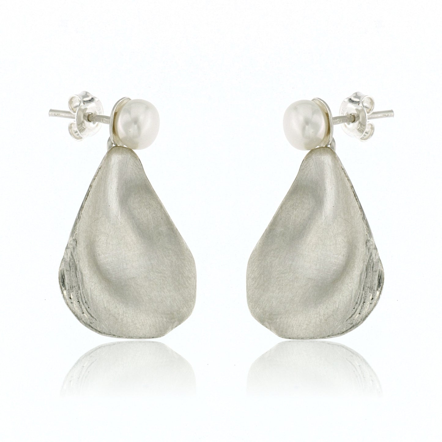 Mysterium Collection Oyster Shells with Freshwater Pearls