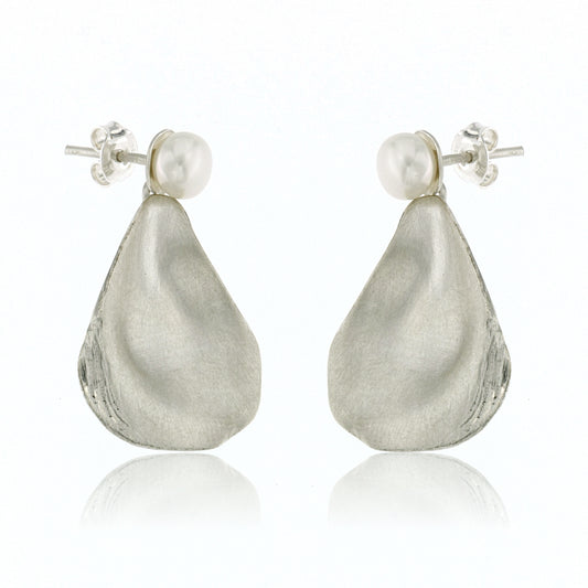 Mysterium Collection Oyster Shells with Freshwater Pearls