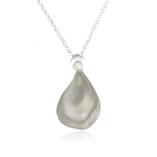 Mysterium Collection Oyster Shells with Freshwater Pearl Necklace