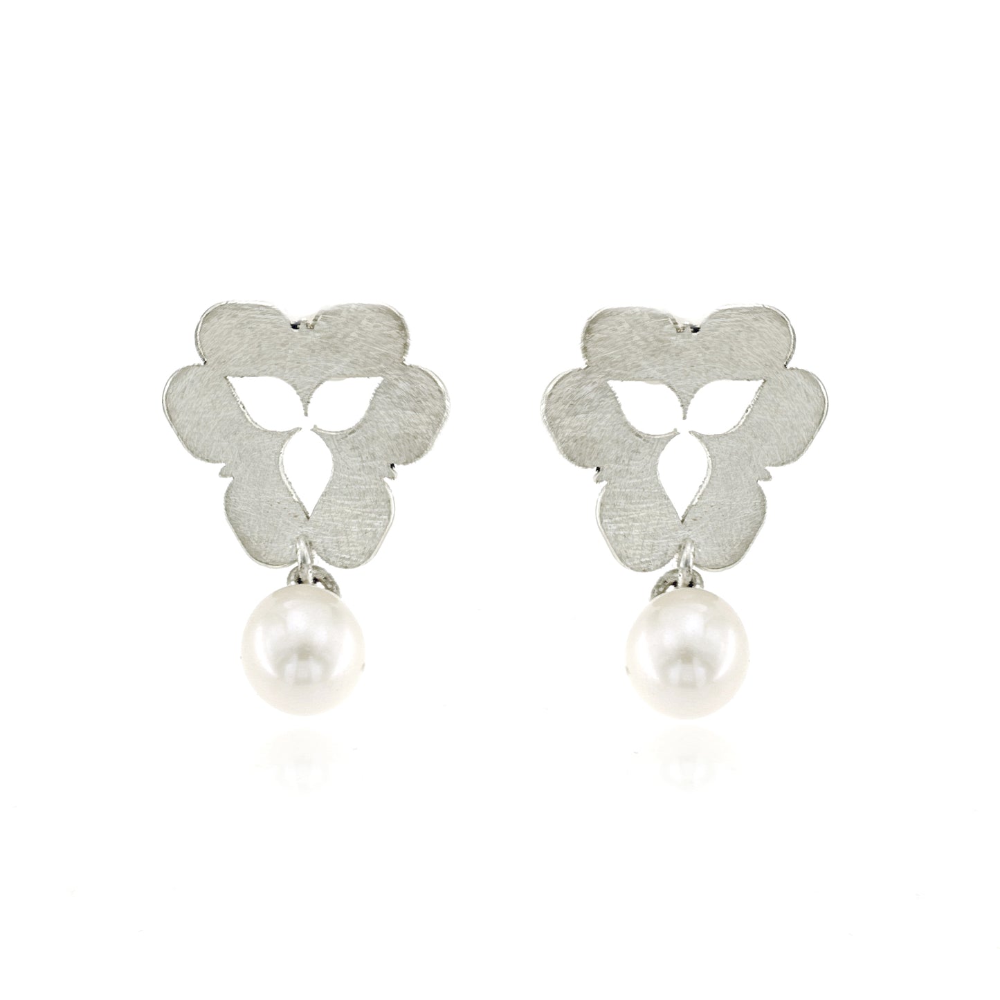 Mysterium Collection Sterling Silver Pearl Flower Earrings