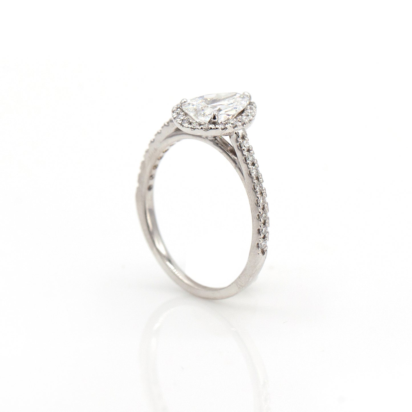 14K 1.07ct Lab-Created Pear-Shaped Diamond Engagement Ring