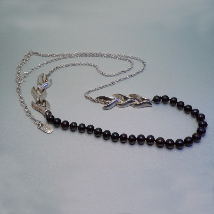 Tim & Mabel Wave Black Freshwater Pearl Necklace