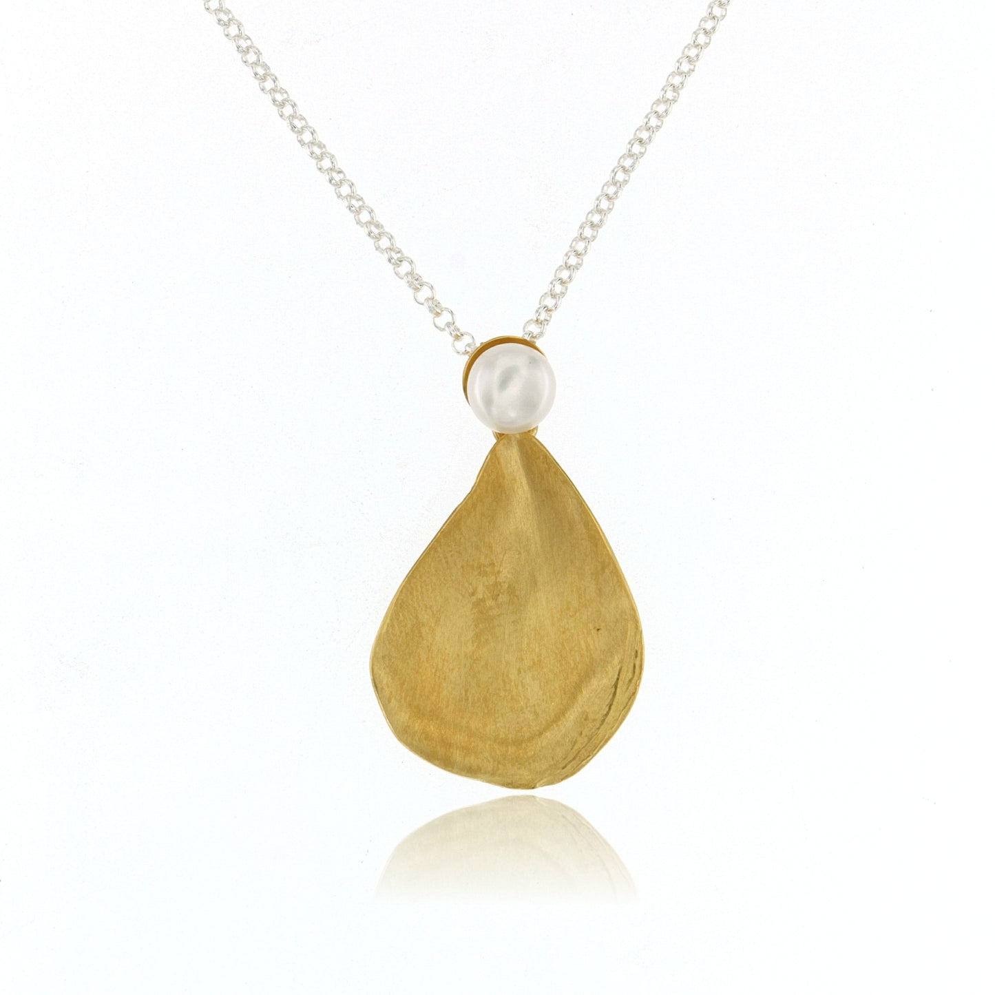 Mysterium Collection Oyster Shells with Freshwater Pearl Necklace