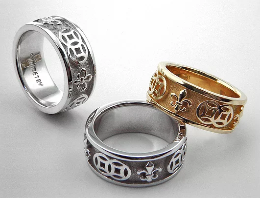 Tom Mathis Designs 14K Yellow Gold Fleur de Lis Band