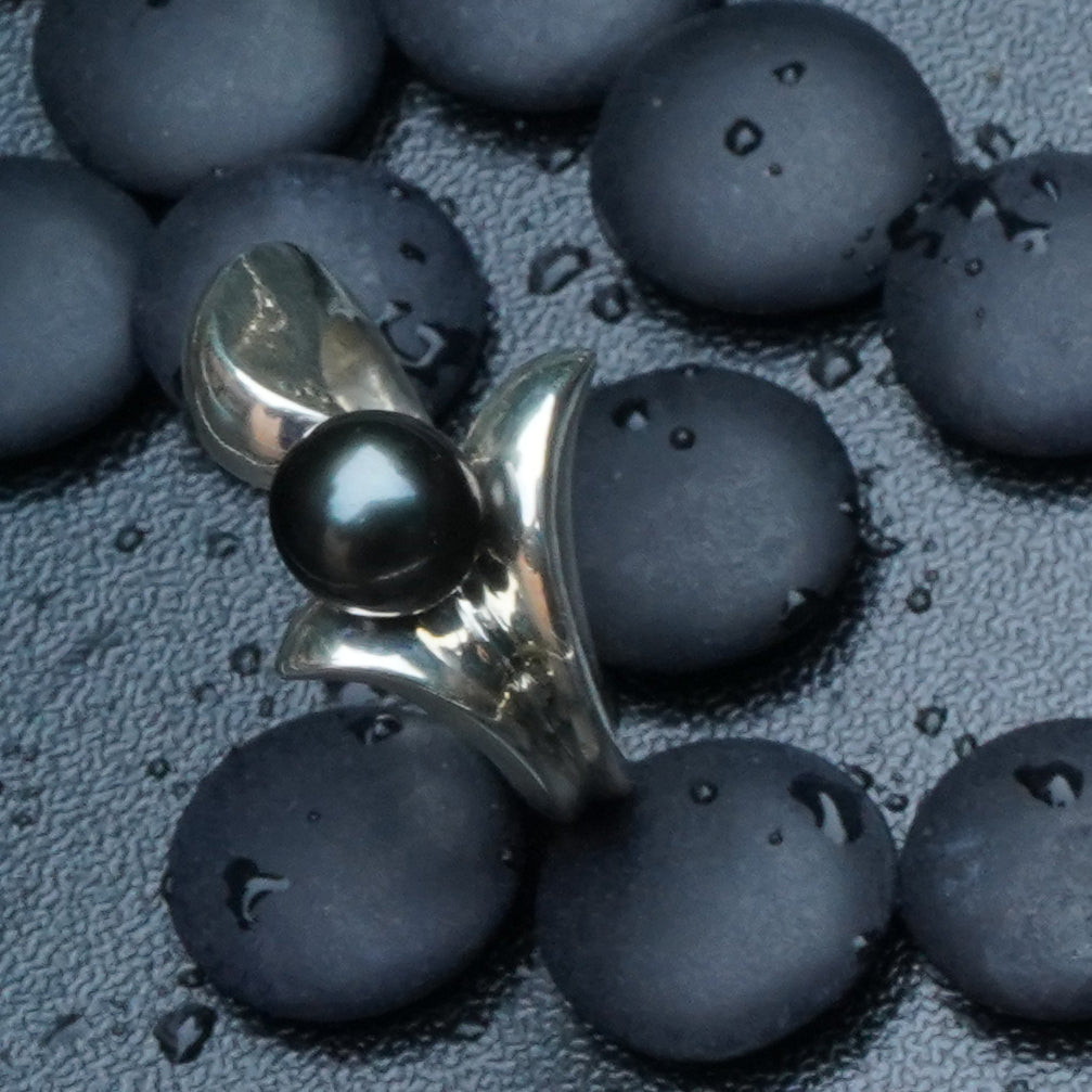 Tim & Mabel Black Pearl Wave Ring