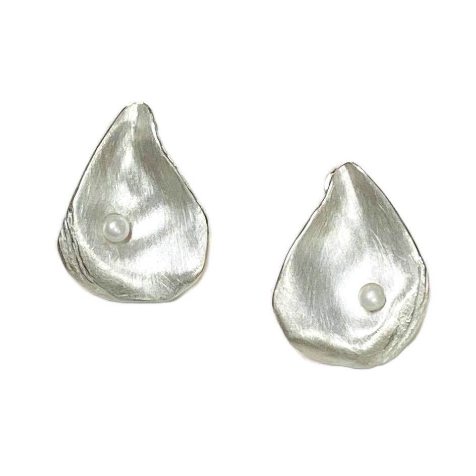 Mysterium Collection Oyster Shells with Freshwater Pearls