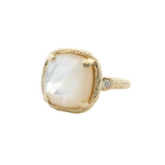 Riverbend Collection Yellow Gold Mother of Pearl Ring (med)