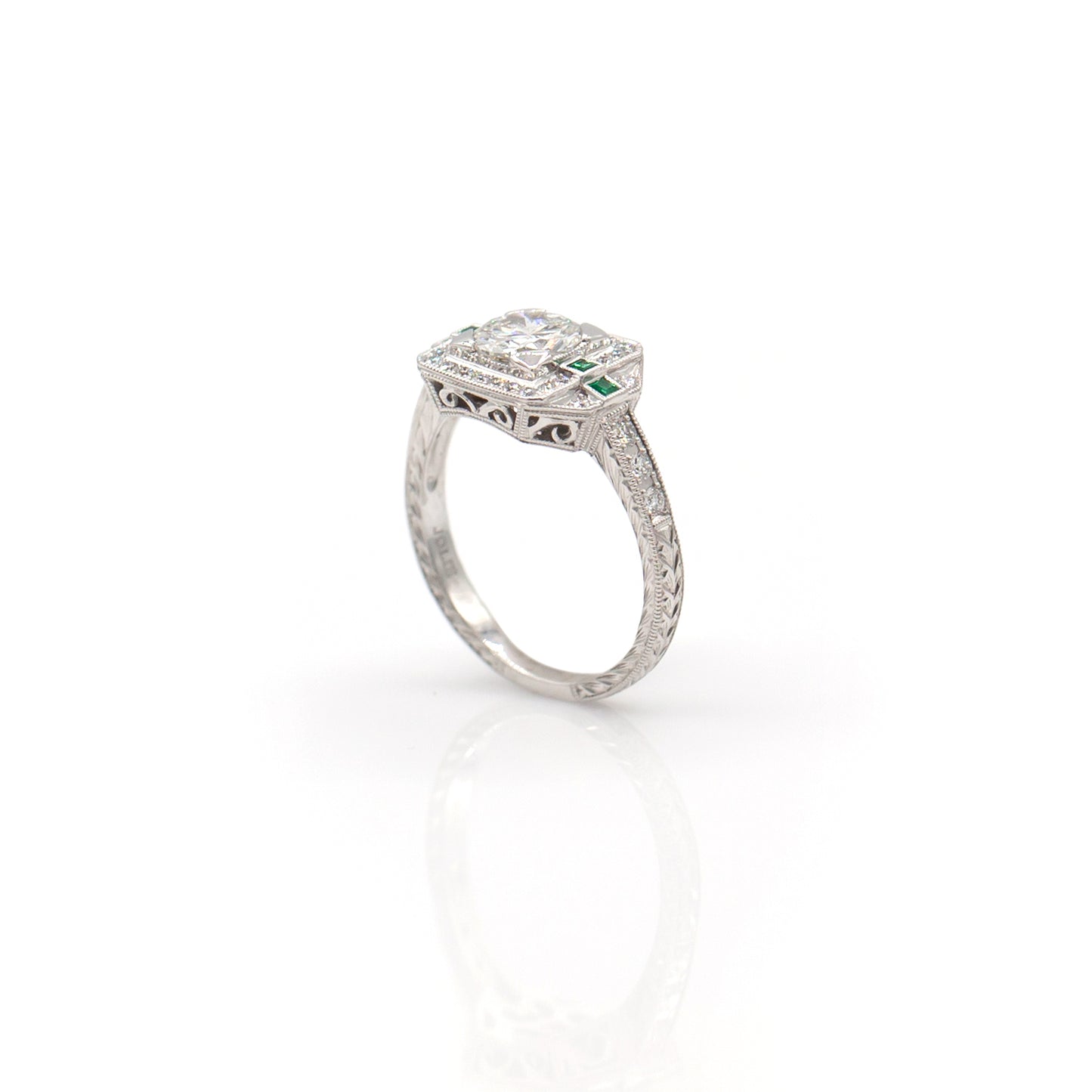 18K Gold Diamond & Emerald Ring