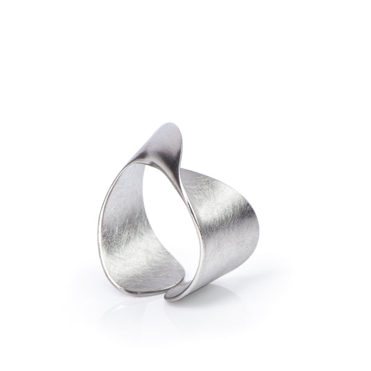 Mysterium Collection "Mobius Loop" Ring