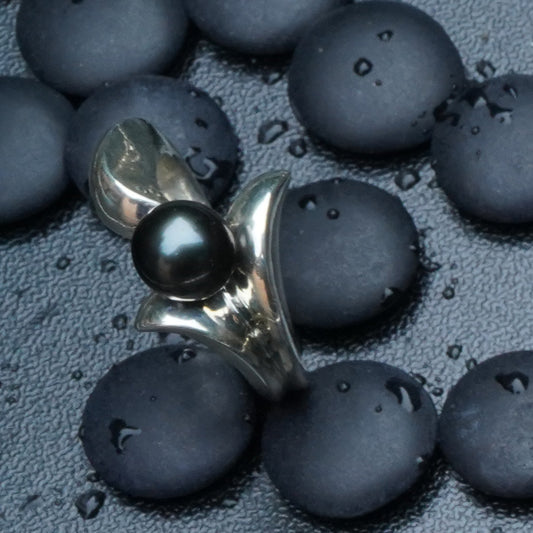 Tim & Mabel Black Pearl Wave Ring