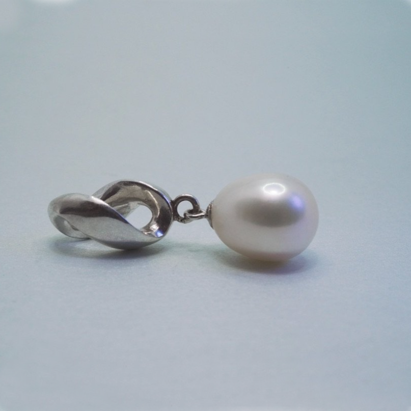 Tim & Mabel Helix White Pearl Pendant